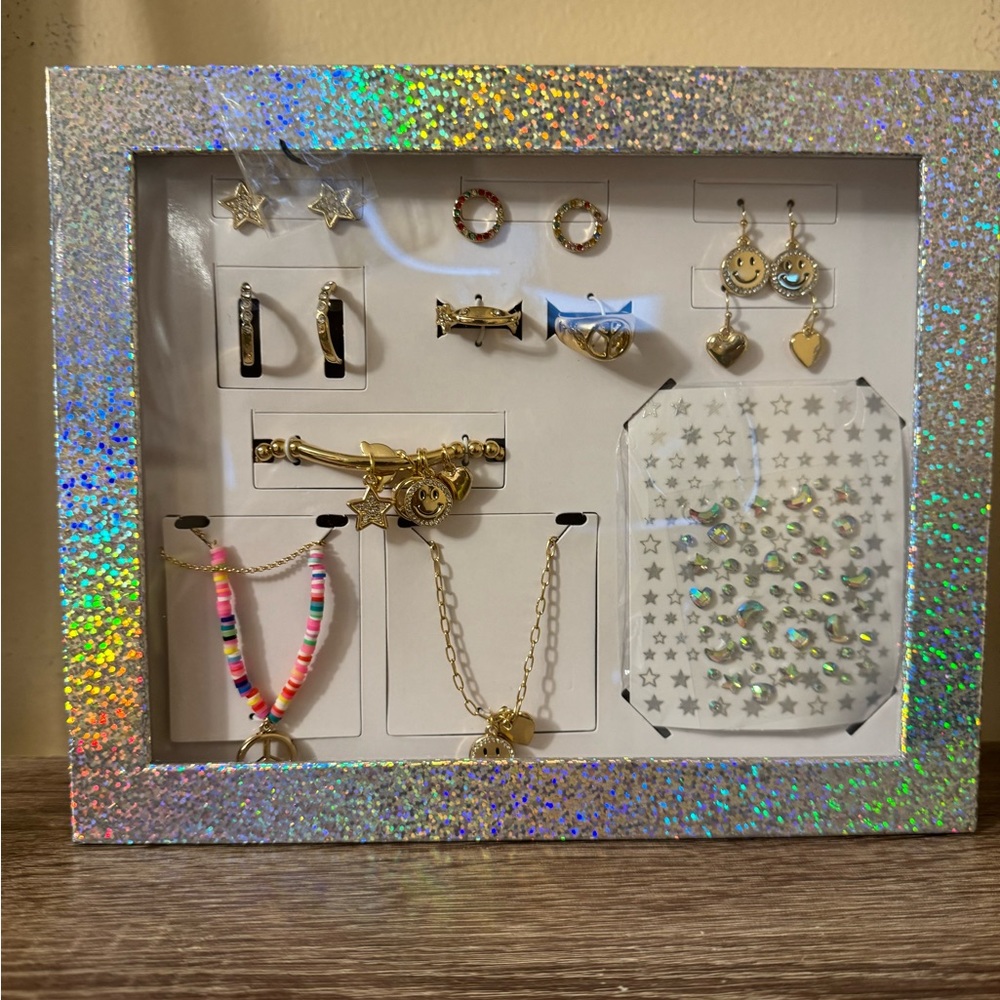 MACY DEPARTMENT STORE JEWLEY SET